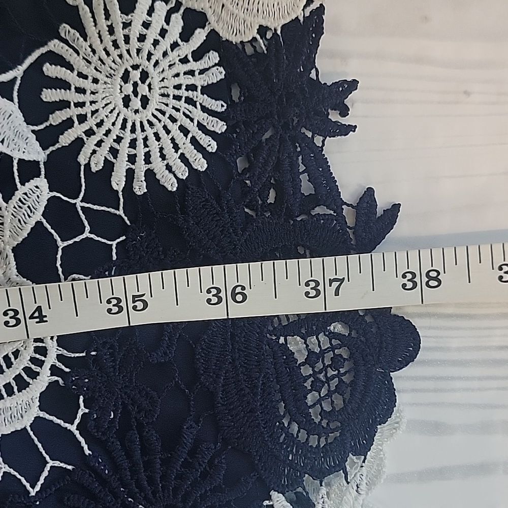 Banana Republic crocheted lace sheath dress - navy & white Women's Size 2 - Picture 13 of 13